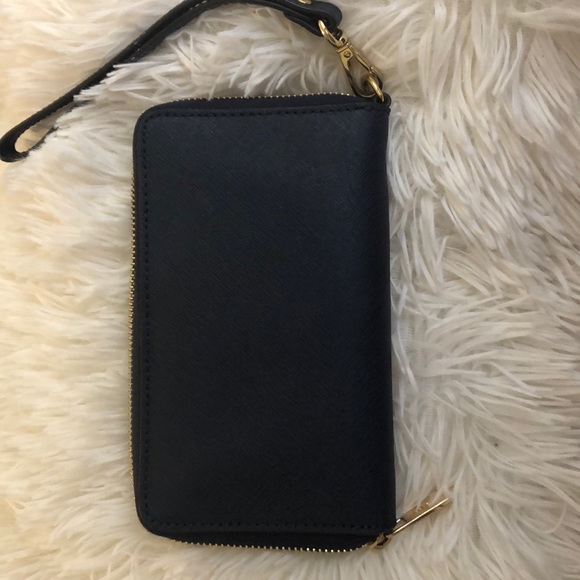 Michael Kors wrist wallet - Picture 3 of 3